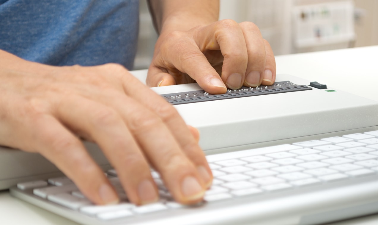 Website visitor using a braille reader tool on his computer.