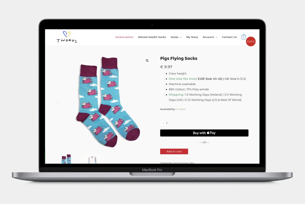 Captura de pantalla que muestra la página de un producto de Thomas's Trendy Socks en su sitio web de WooCommerce con la opción de pago Apple Pay